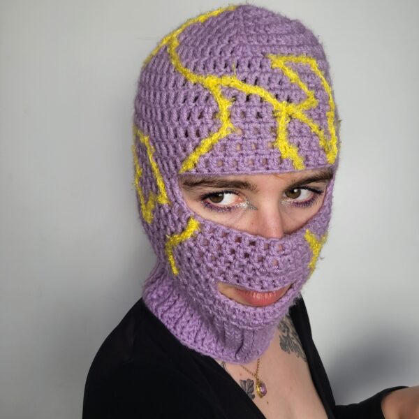 Cagoule mauve et jaune éclair – Image 2